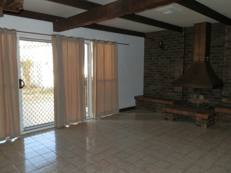 89 Harris Street, Emerald QLD 4720