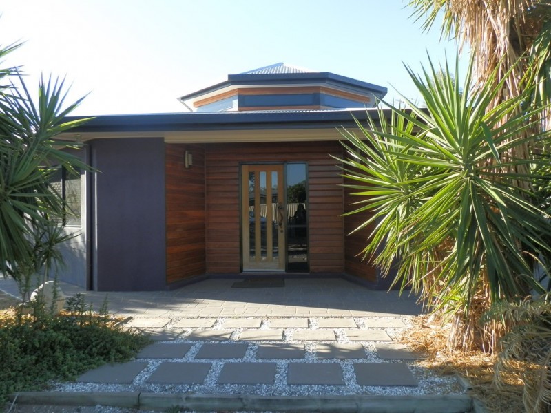 1 Fig Tree Court, Emerald QLD 4720