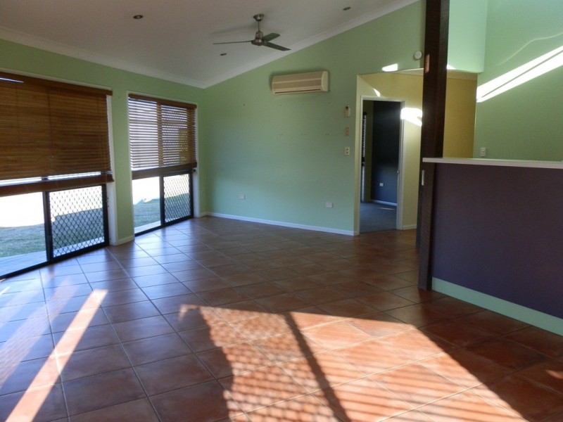 1 Fig Tree Court, Emerald QLD 4720