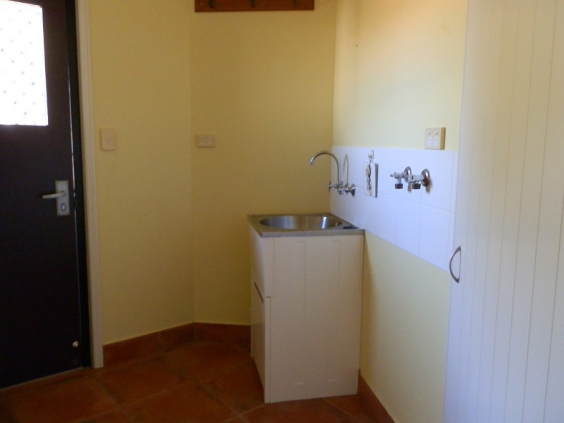 1 Fig Tree Court, Emerald QLD 4720