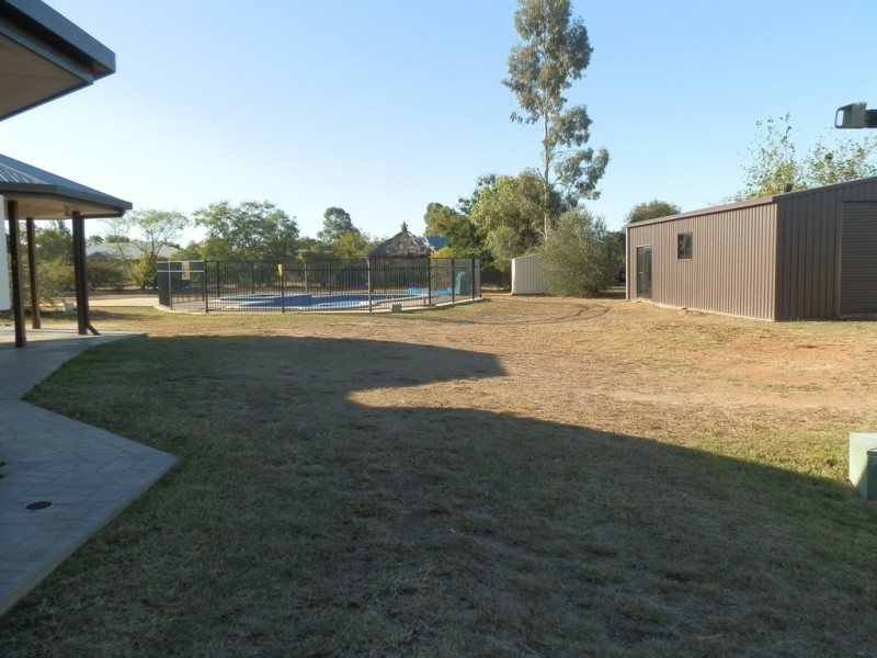 1 Fig Tree Court, Emerald QLD 4720