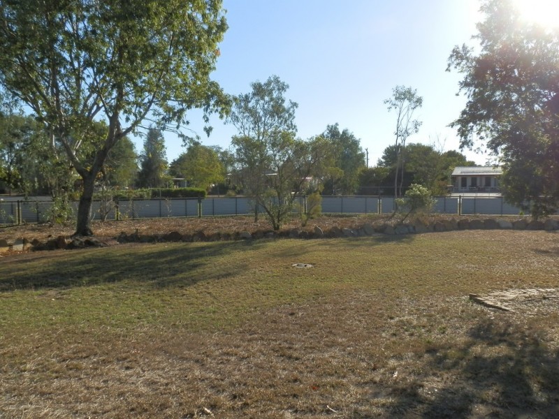 1 Fig Tree Court, Emerald QLD 4720