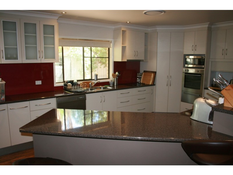 2 Delta Pine Place, Emerald QLD 4720