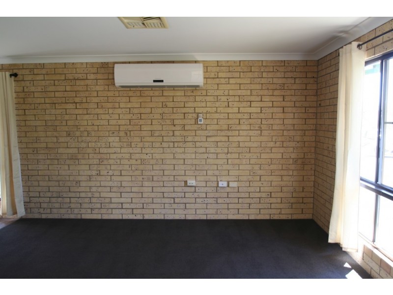 1/98 Baker Street, Emerald QLD 4720