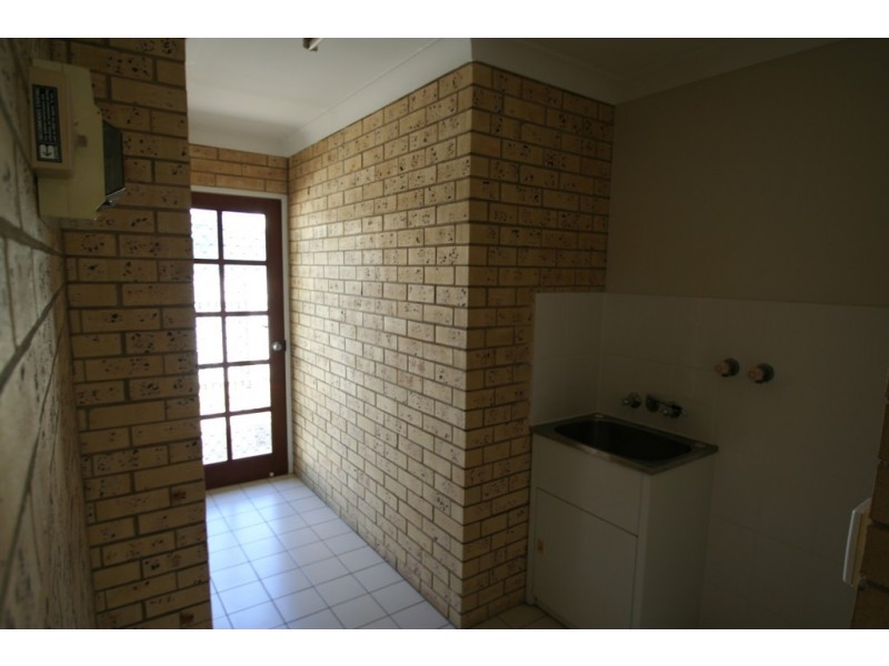1/98 Baker Street, Emerald QLD 4720