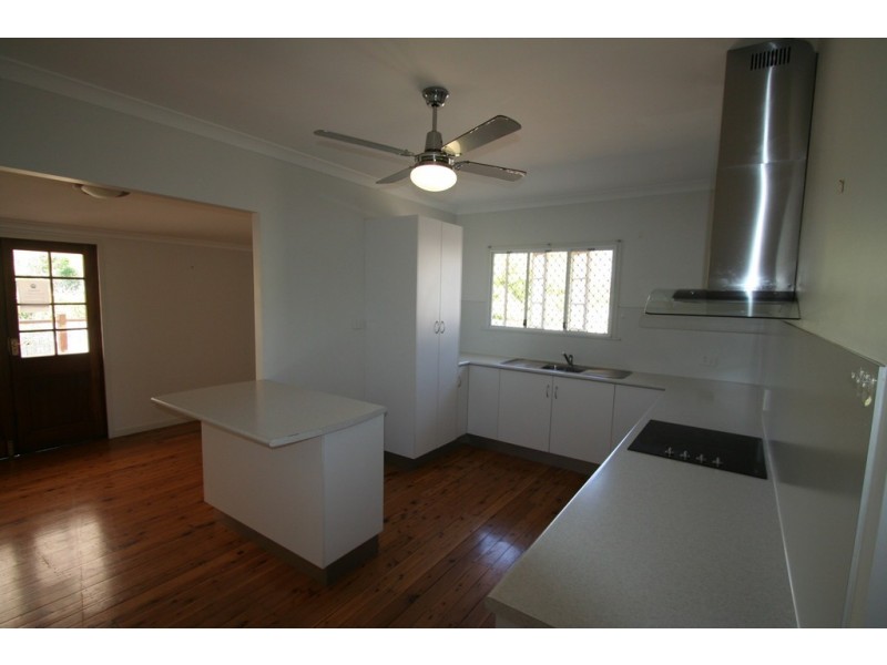 6 Edwards Place, Emerald QLD 4720