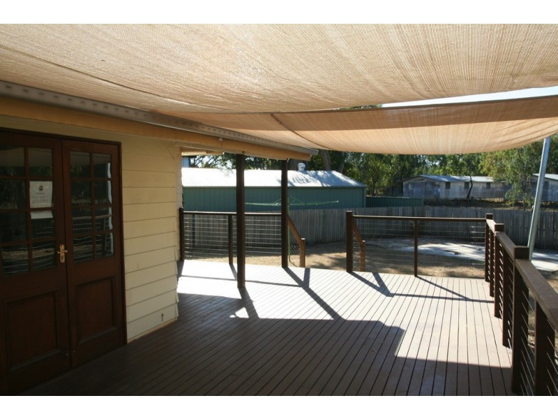 6 Edwards Place, Emerald QLD 4720