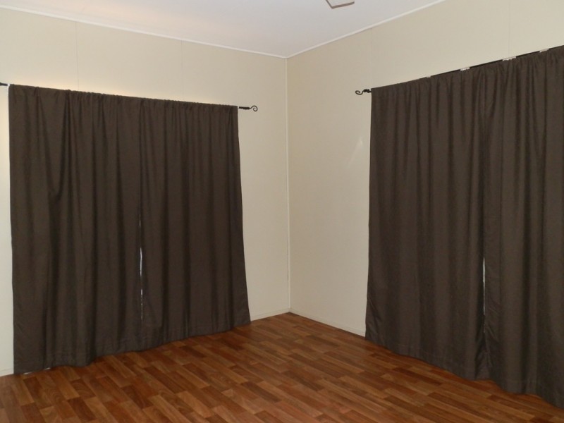 16 Sunflower Place, Emerald QLD 4720