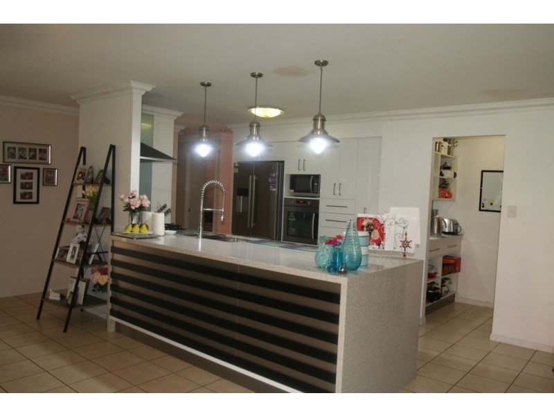 52 Crinum Crescent, Emerald QLD 4720