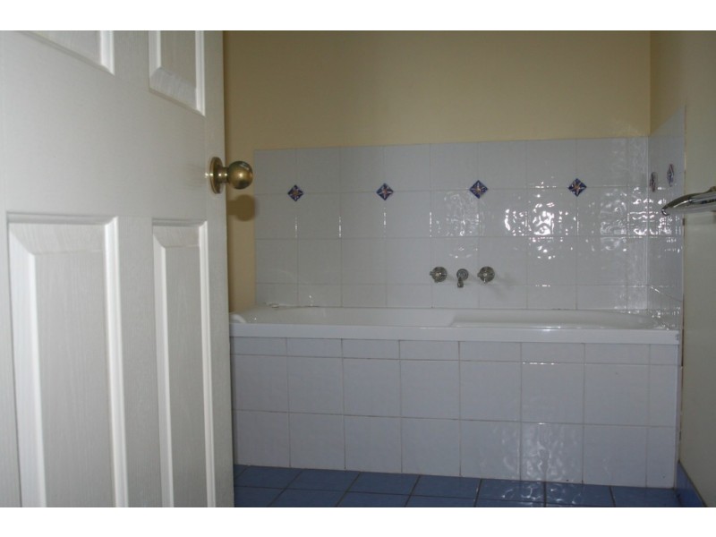 39 Jacqueline Drive, Emerald QLD 4720