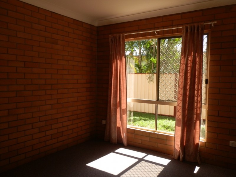 2/24 Statesman Drive, Emerald QLD 4720