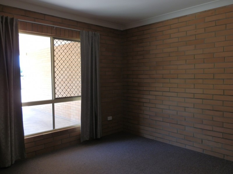 2/24 Statesman Drive, Emerald QLD 4720