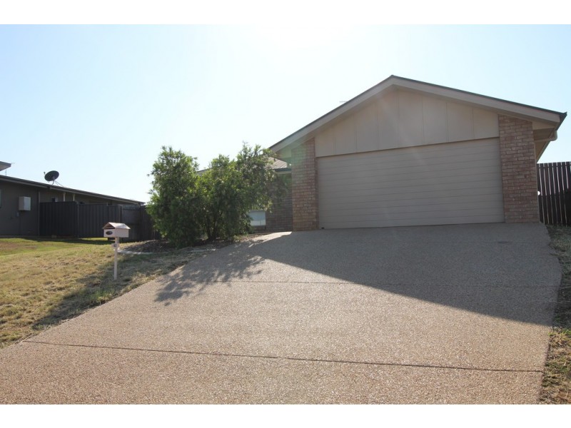 62 Lakeside Drive, Emerald QLD 4720