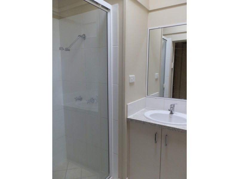 2/24 Diamond Ave, Emerald QLD 4720