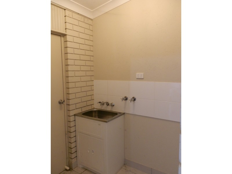 2/24 Diamond Ave, Emerald QLD 4720