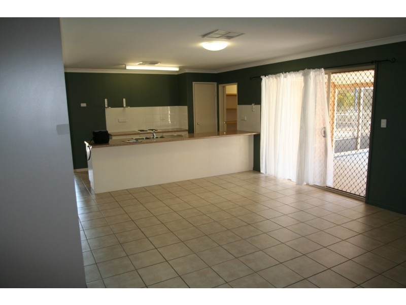 6 Stephanie Court, Emerald QLD 4720