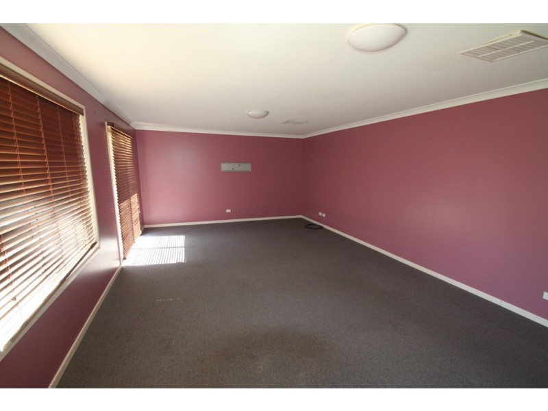 6 Stephanie Court, Emerald QLD 4720