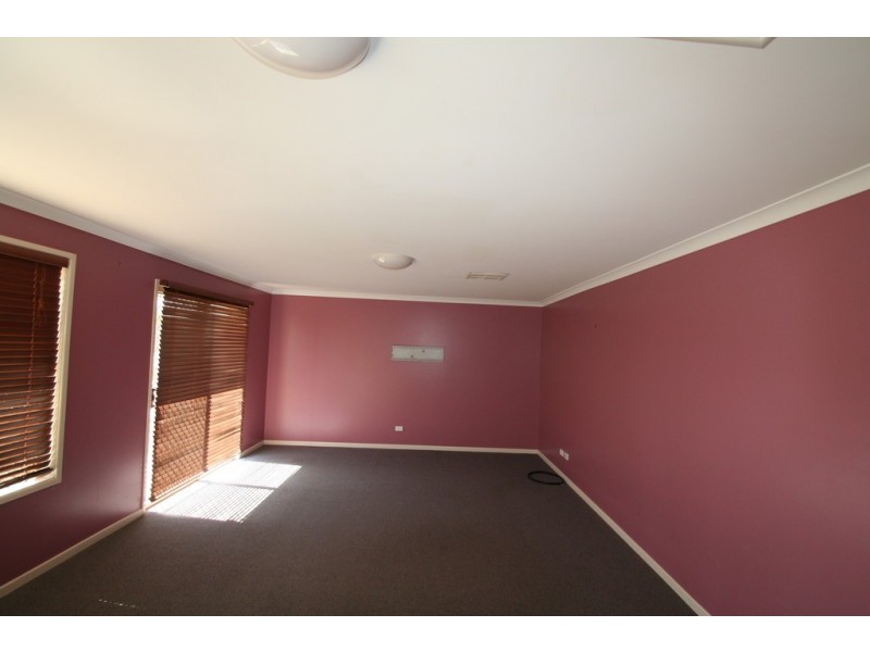 6 Stephanie Court, Emerald QLD 4720