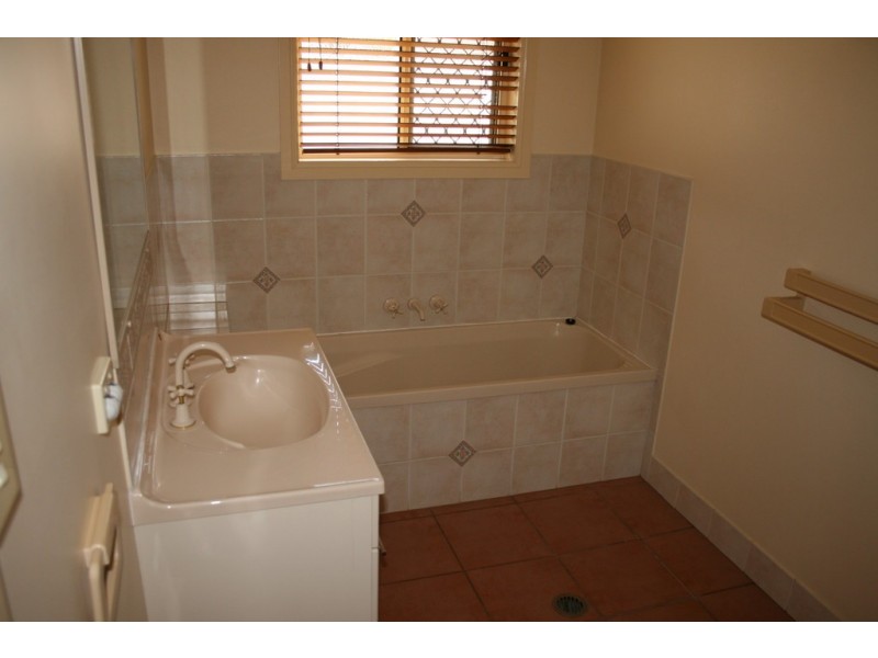 9 Dodd Drive, Emerald QLD 4720