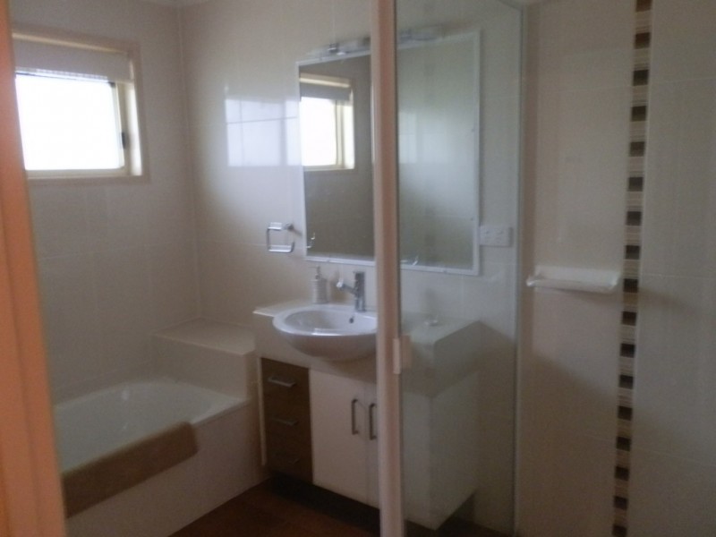 24 Barry Street, Emerald QLD 4720
