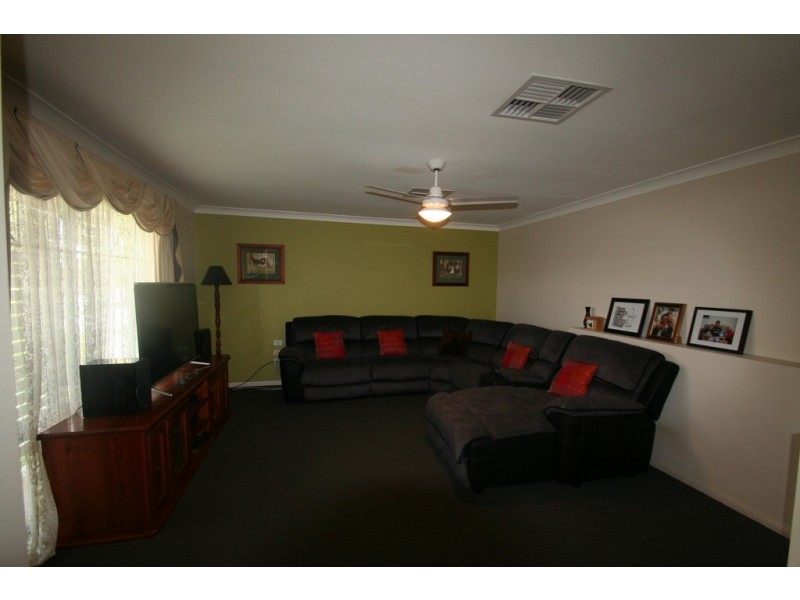 56 Crinum Crescent, Emerald QLD 4720