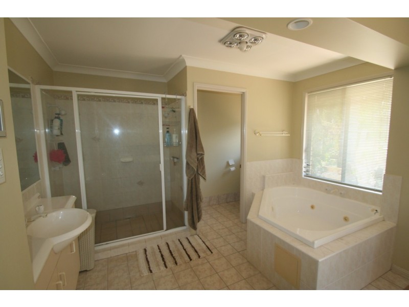 56 Crinum Crescent, Emerald QLD 4720