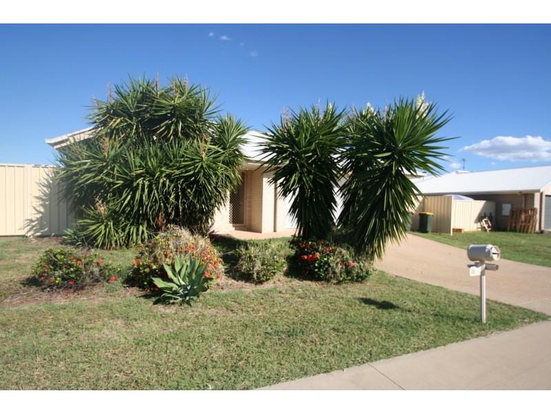 33 Lakeside Drive, Emerald QLD 4720