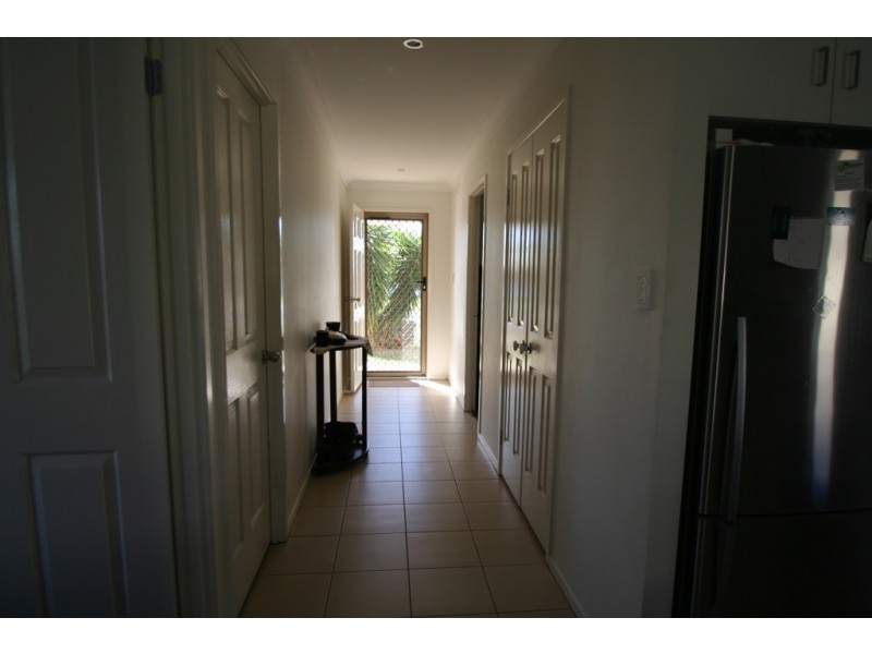 33 Lakeside Drive, Emerald QLD 4720