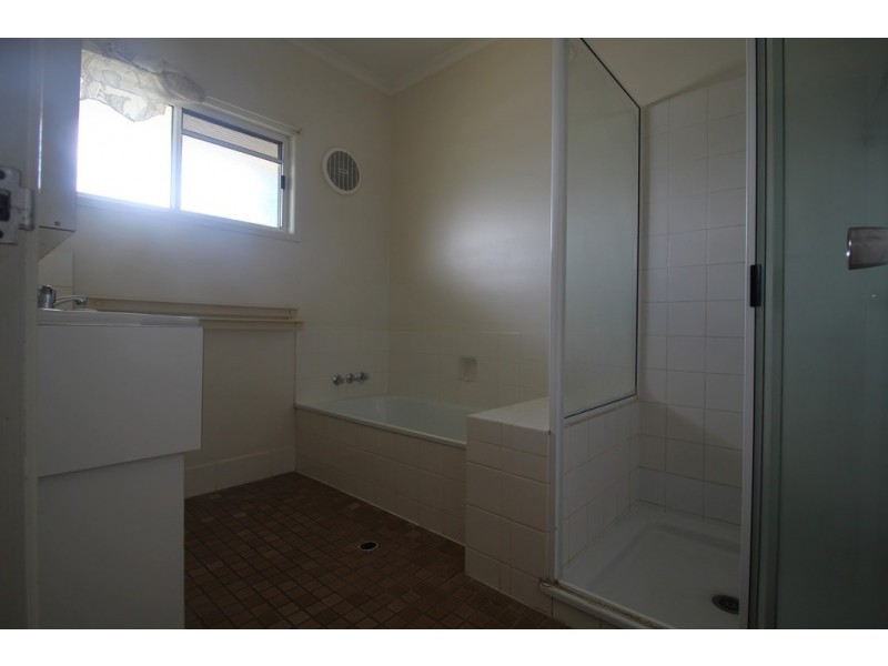 6 Colleen Avenue, Emerald QLD 4720
