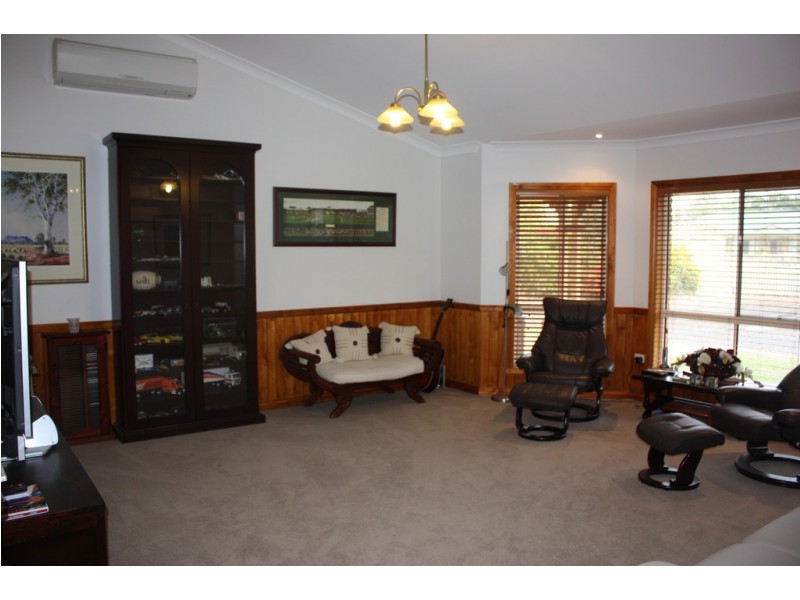 28 Russ Layton Drive, Emerald QLD 4720