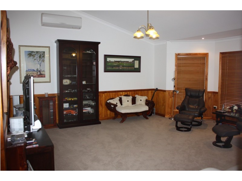 28 Russ Layton Drive, Emerald QLD 4720