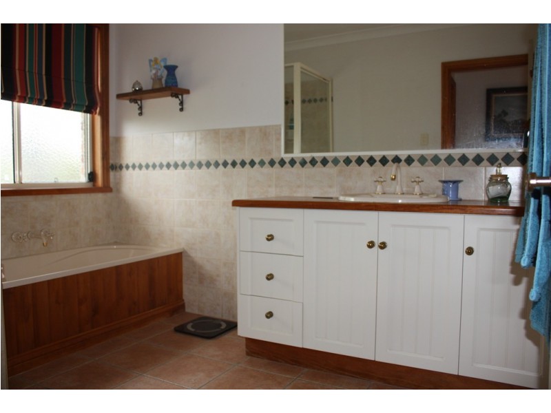 28 Russ Layton Drive, Emerald QLD 4720