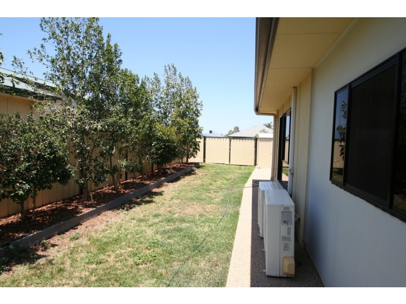 3 Glovar Street, Emerald QLD 4720