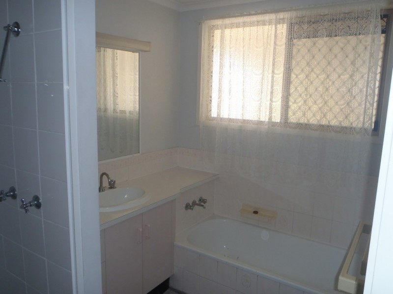 82 Gray Street, Emerald QLD 4720