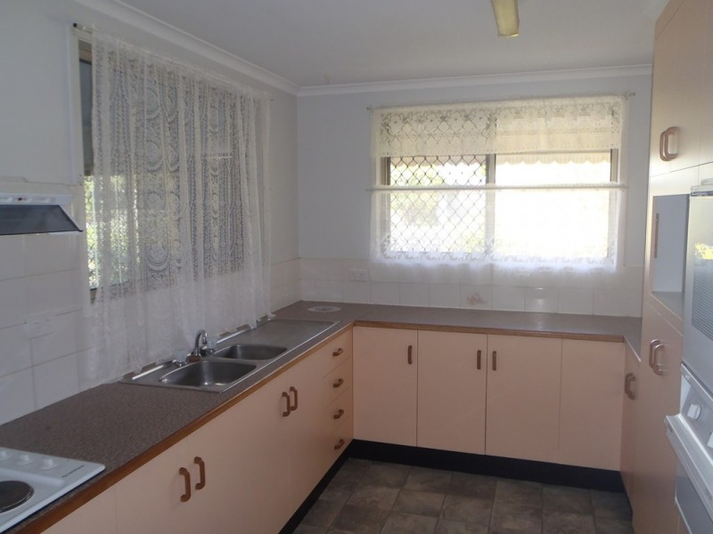 82 Gray Street, Emerald QLD 4720