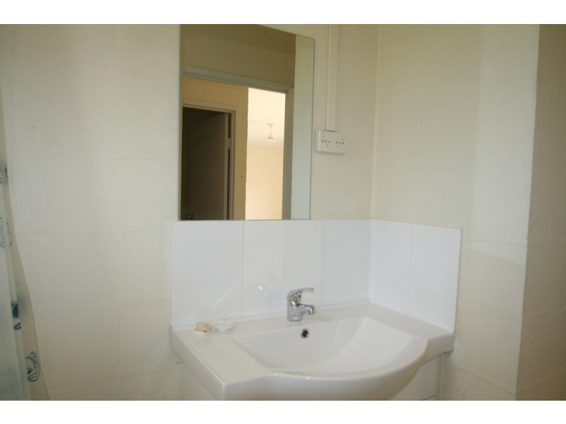 2/7 Willans street, Emerald QLD 4720