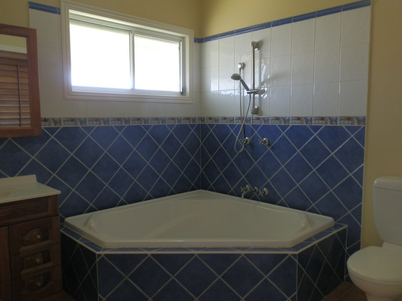 14 Jeppesen Drive, Emerald QLD 4720