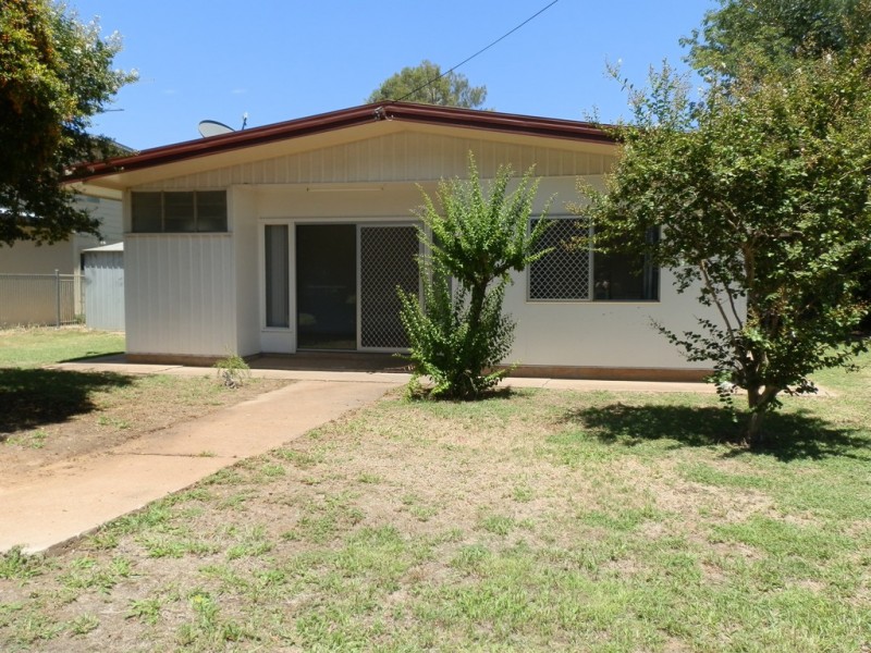 19 Dundas Street, Emerald QLD 4720