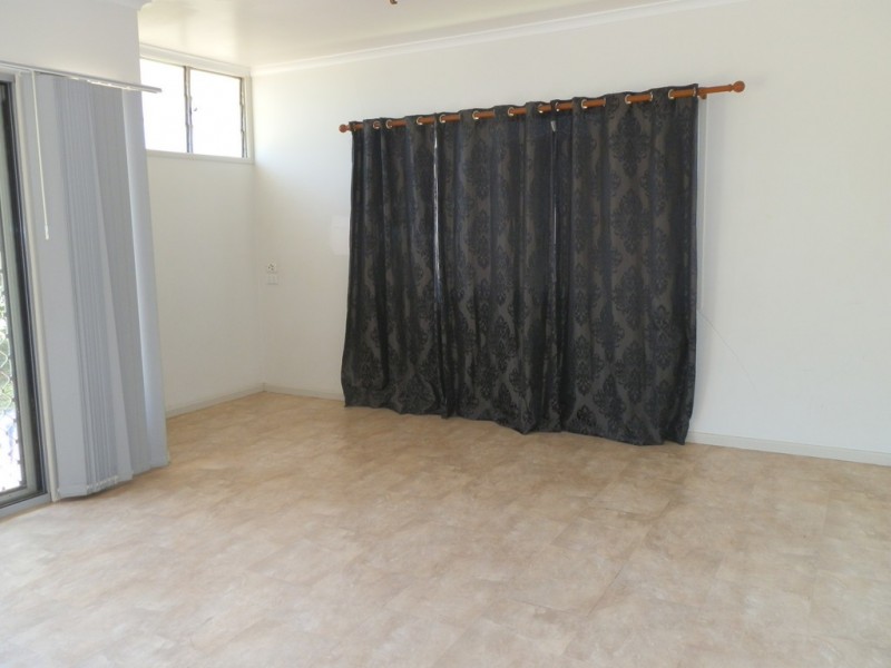 19 Dundas Street, Emerald QLD 4720