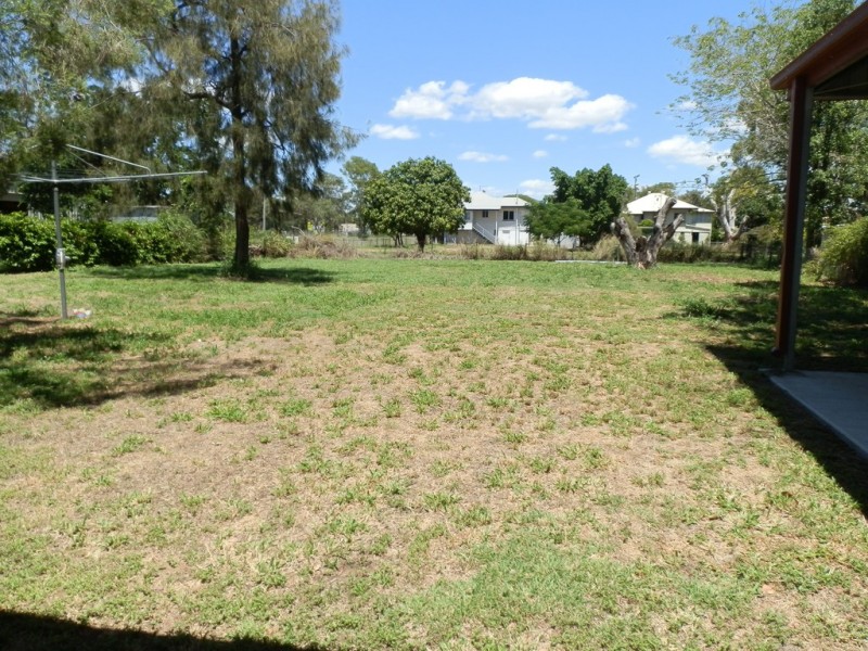 19 Dundas Street, Emerald QLD 4720