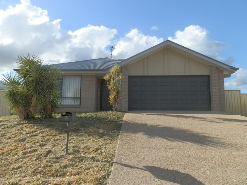 16 Scenic Drive, Emerald QLD 4720