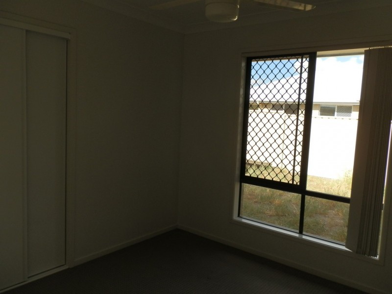 16 Scenic Drive, Emerald QLD 4720