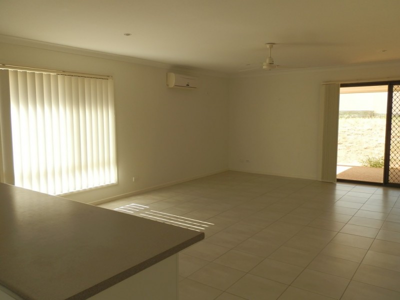 16 Scenic Drive, Emerald QLD 4720