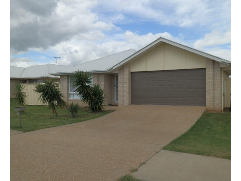 29 Lakeside Drive, Emerald QLD 4720