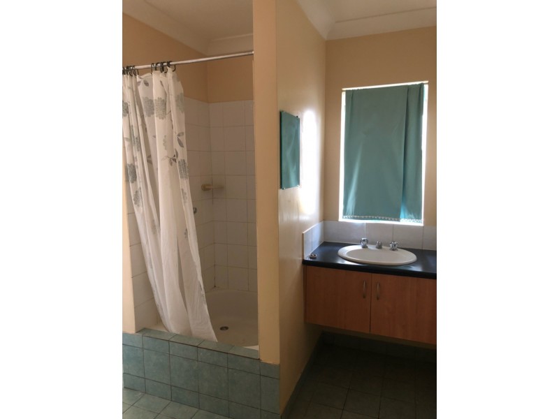 2/18 Esmond Street, Emerald QLD 4720