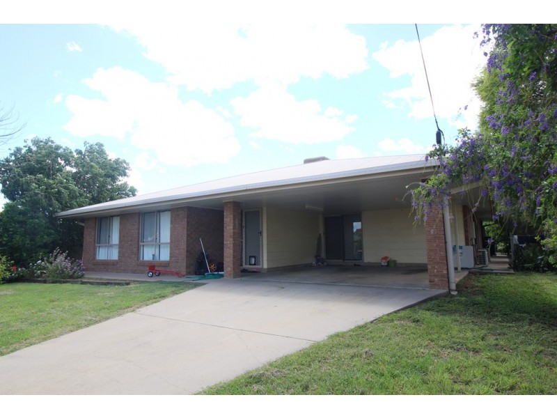 5 Cowan Crescent, Emerald QLD 4720
