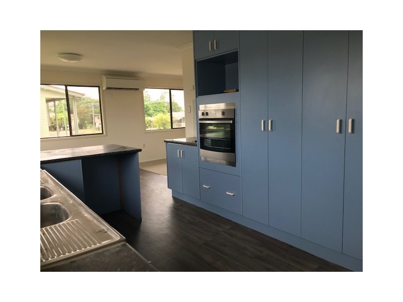 1 Dearden Place, Emerald QLD 4720