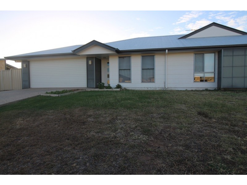 2/12 Eagle Street, Emerald QLD 4720
