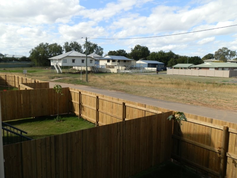 3/6 Sullivan Street, Emerald QLD 4720