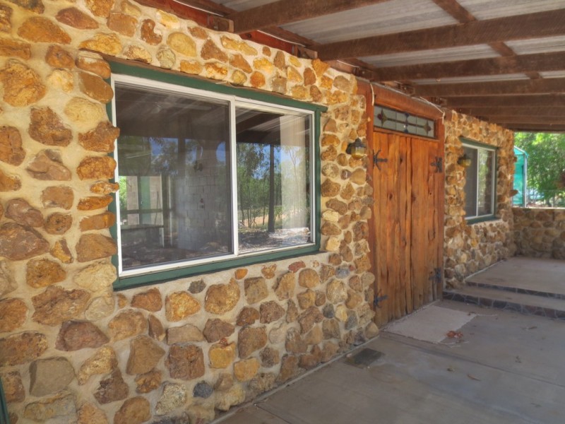 10 Tellembuggerum Close, Rubyvale QLD 4702